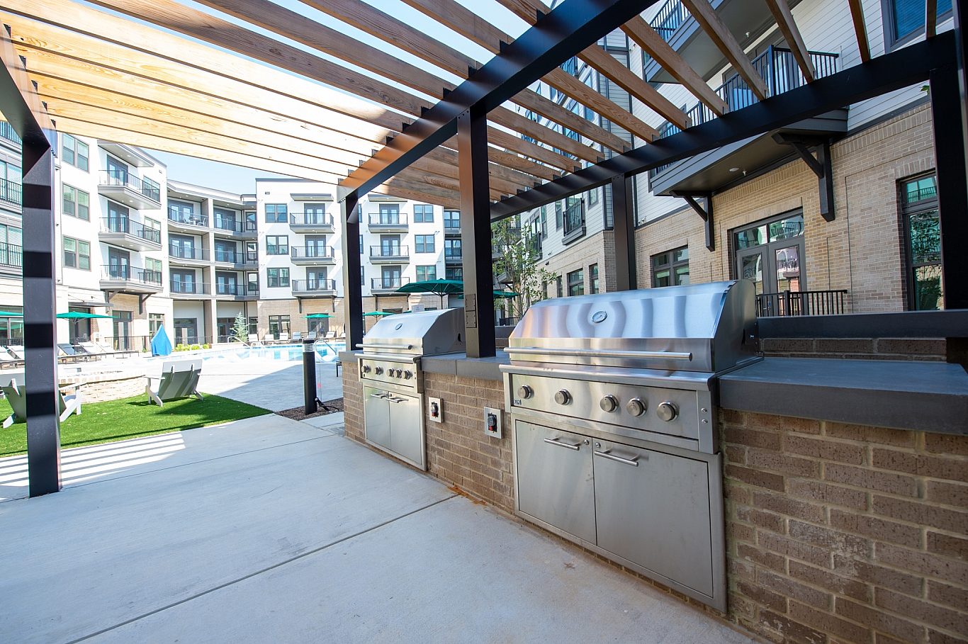 Rebecca Ward Photo Stella August2024 exterior 18 14