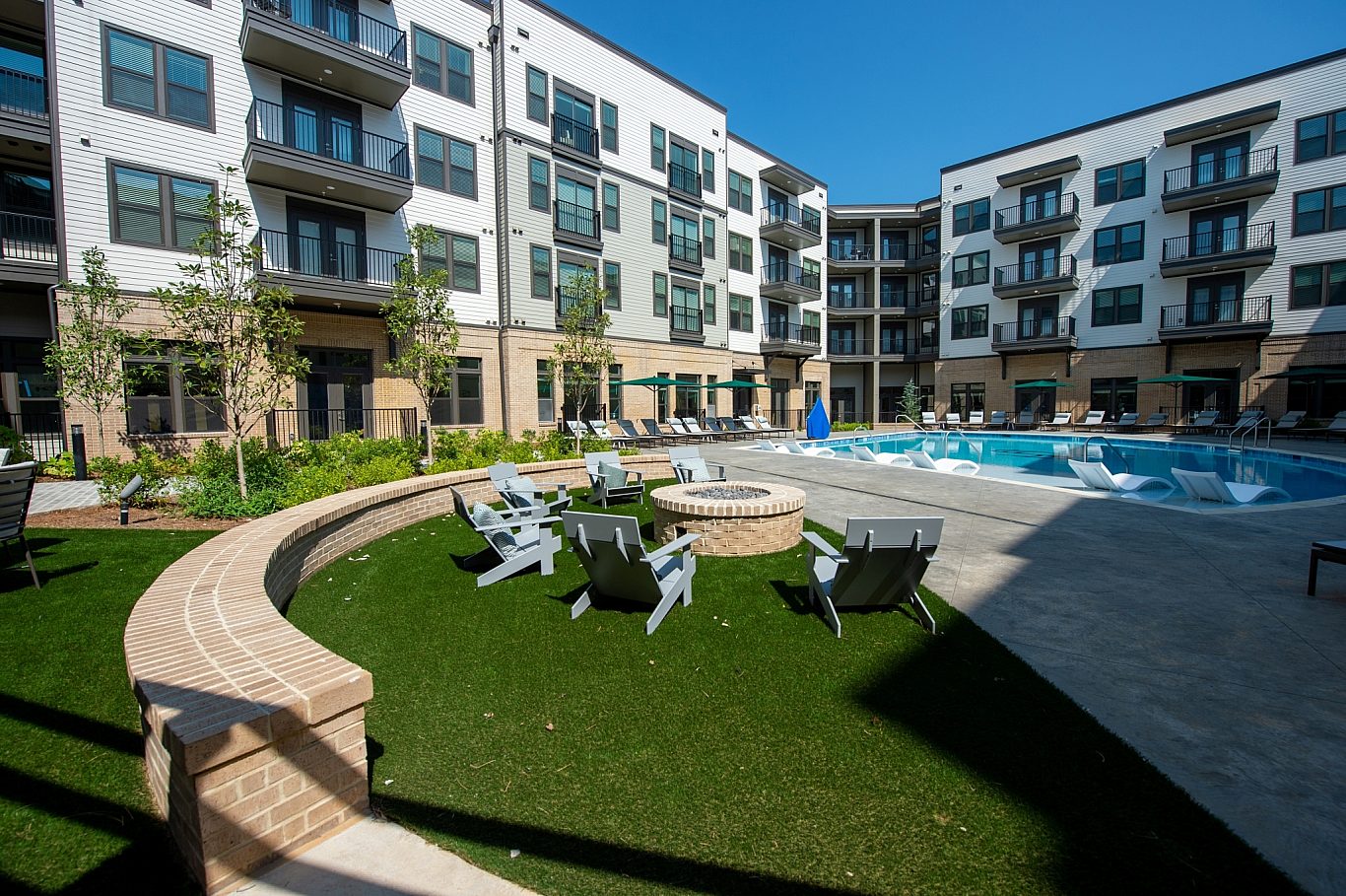 Rebecca Ward Photo Stella August2024 exterior 28 17