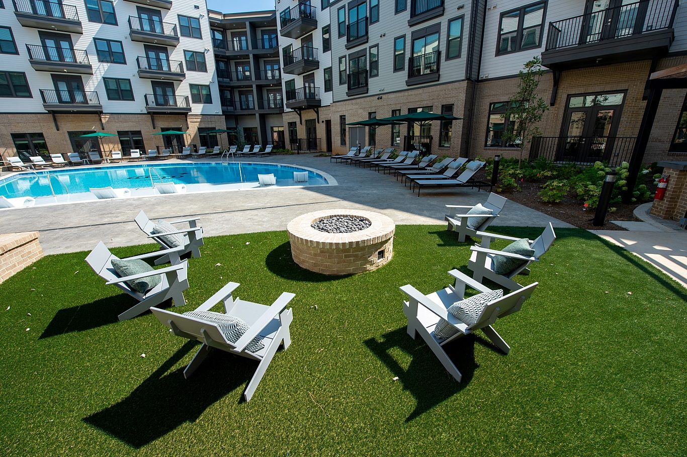 Rebecca Ward Photo Stella August2024 exterior 37 20